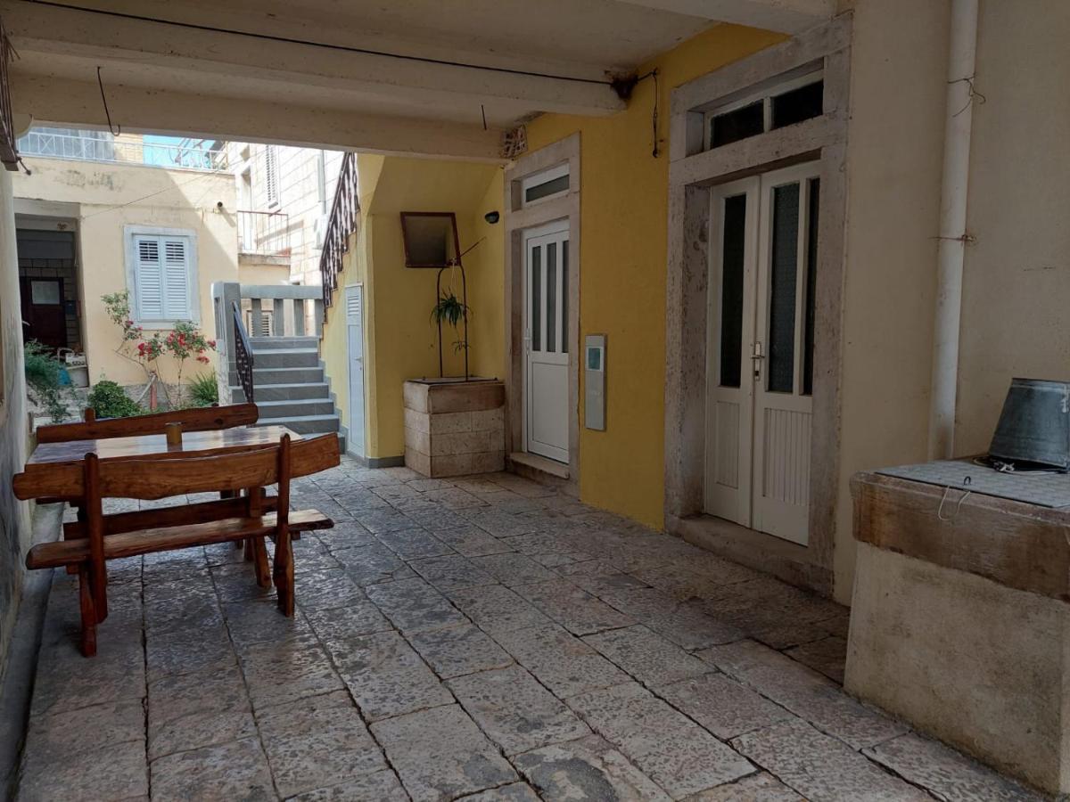 Apartmani Antonia Račišće Eksteriør billede